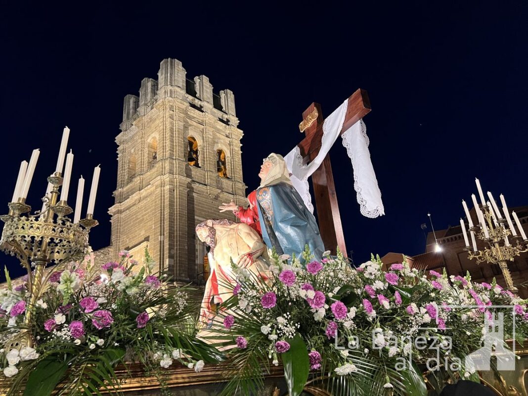VIDEO: Vía Crucis procesional en la noche del Lunes Santo en La Bañeza ...